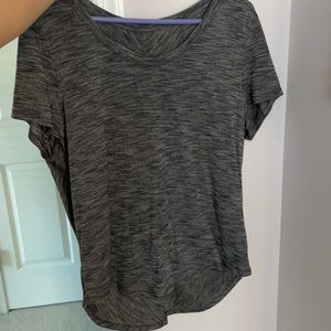 Women’s lululemon workout Tee w/ SILVERESCENT. The X-STATIC® technology